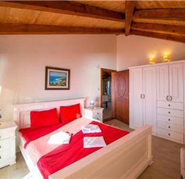 1 Bedroom Apartment with 2 Shared Pools, sleeps 2